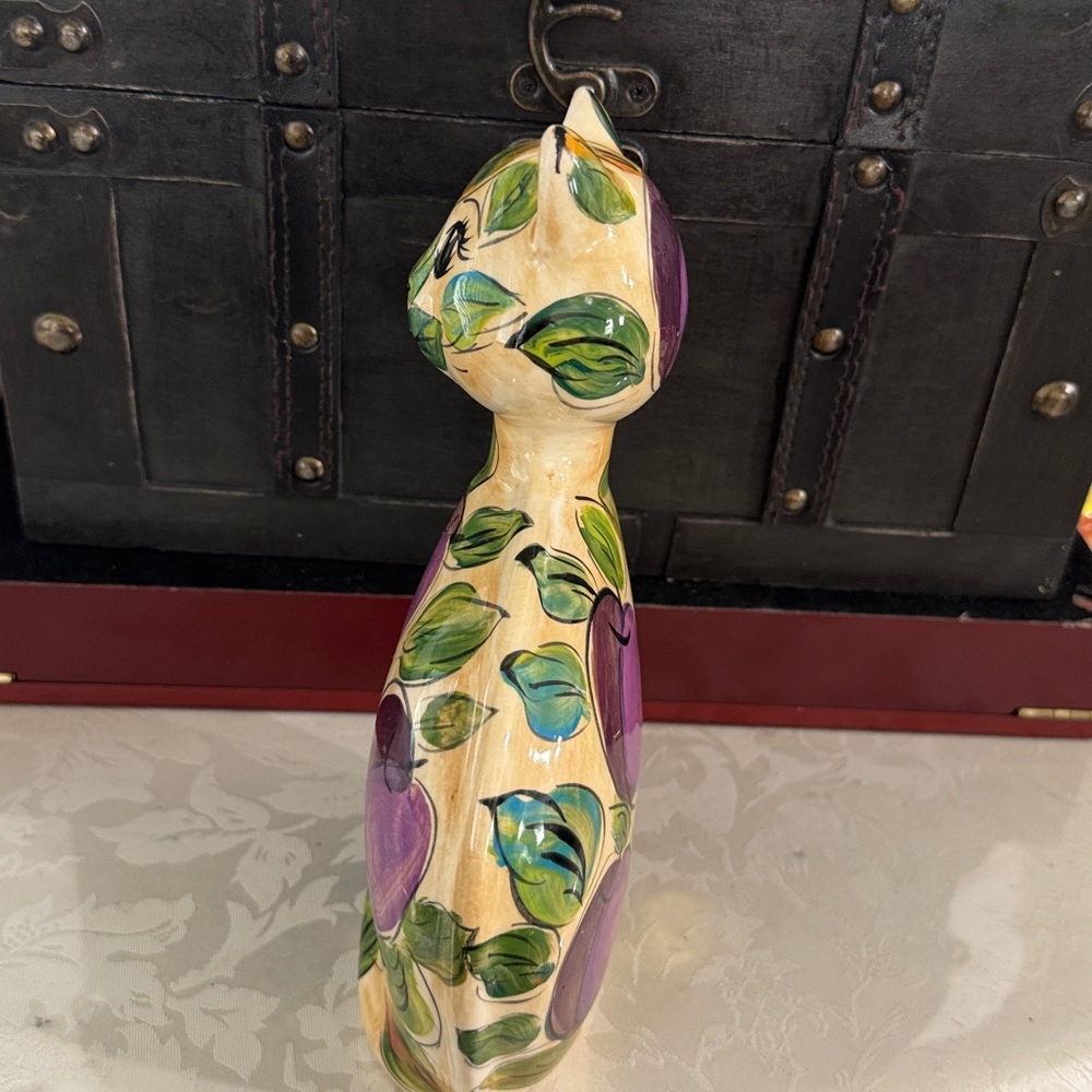 TUROV Art Ceramics Cat 9” Figurine Hand Painted Fruit Plum Signed - Picture 5 of 6